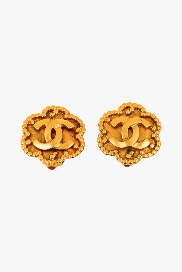 Paire de boucles d'oreilles vintage Chanel dorée cabochon clip bijou fantaisie de luxe mode