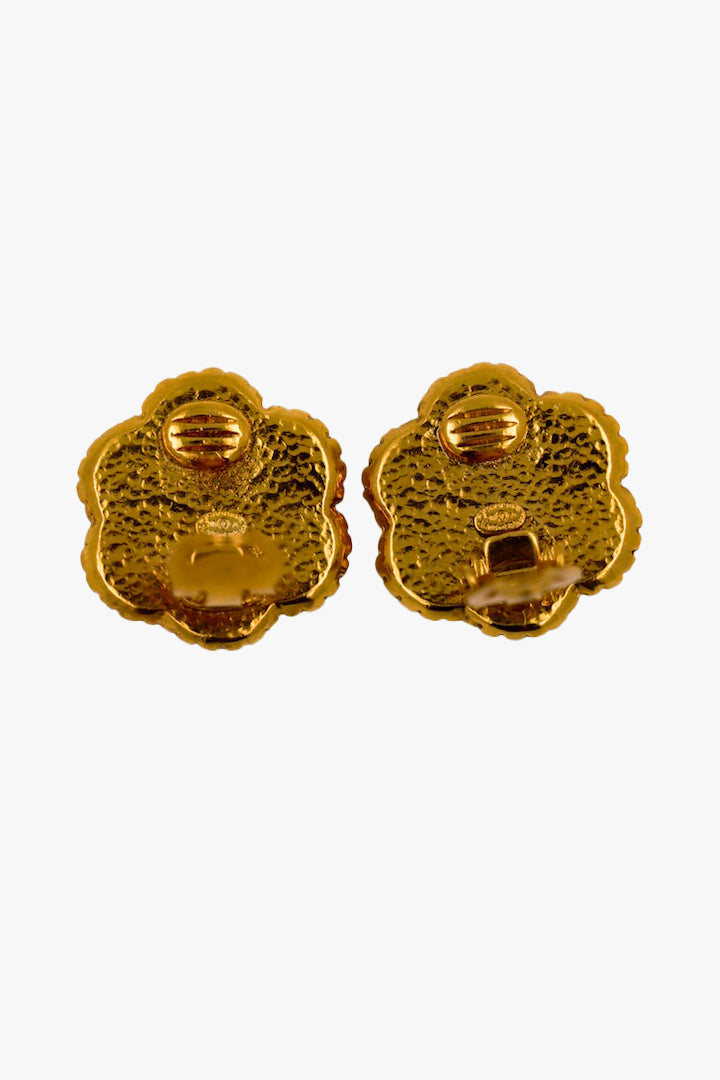 Dos de Boucles d'oreilles fermoir clip cabochon dorée logo Chanel signée vintage