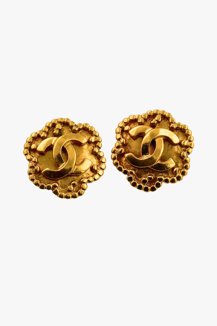 Boucles d'oreilles fermoir clip cabochon dorée logo Chanel signée vintage
