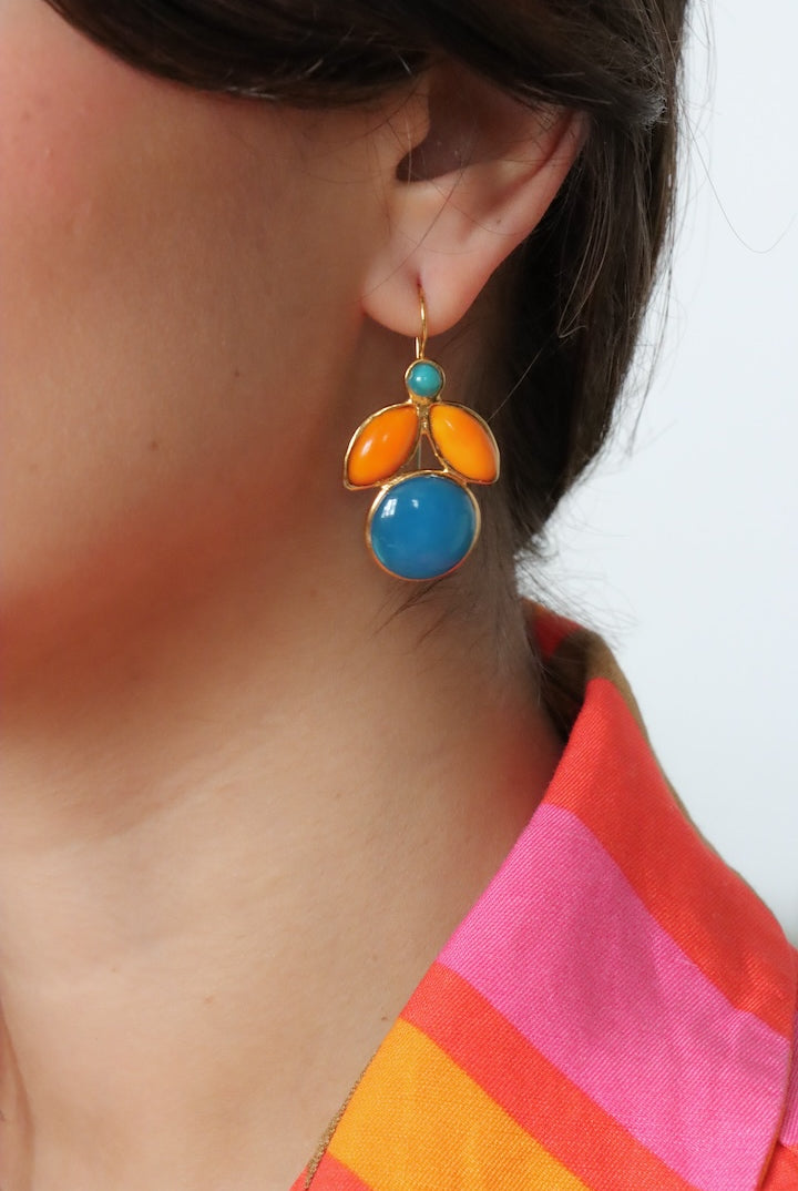 Boucles d'oreilles pendantes abeille femme bijou fantaisie orange et bleu turquoise détail doré