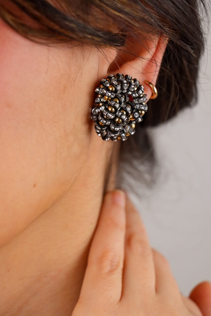 Boucles d'oreilles argentées et noies fermoir clip en perles dorée et rondelles de strass Swarovski bijou fait main en France