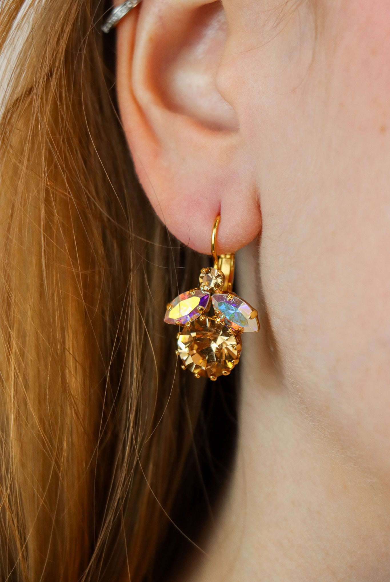 Boucles d'oreilles forme d'abeille en strass doré - bijou fait à la main en France