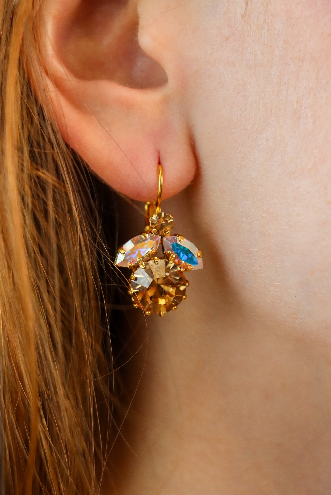 Boucles d'oreilles fermoir oreilles percées en strass dorée - bijou fait en France