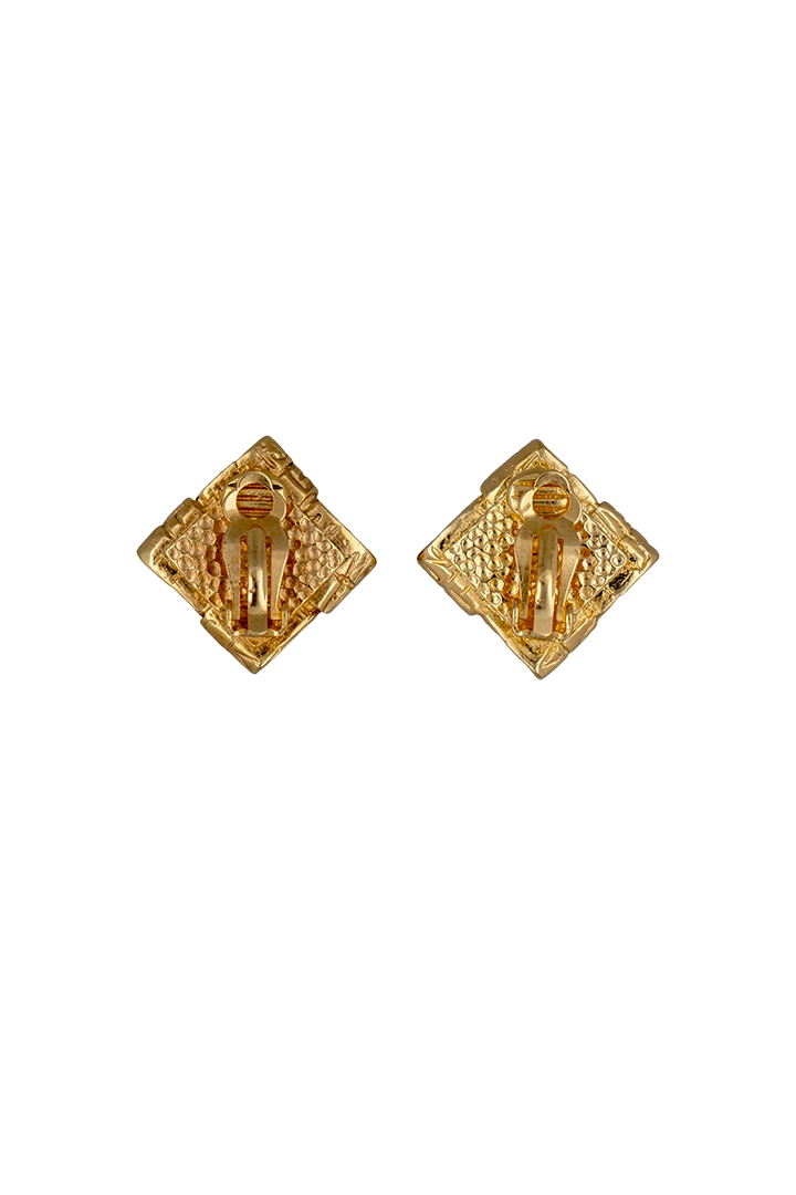 Boucles d'oreilles carré signée chanel dorée fermoir clip adapté à toutes les oreilles