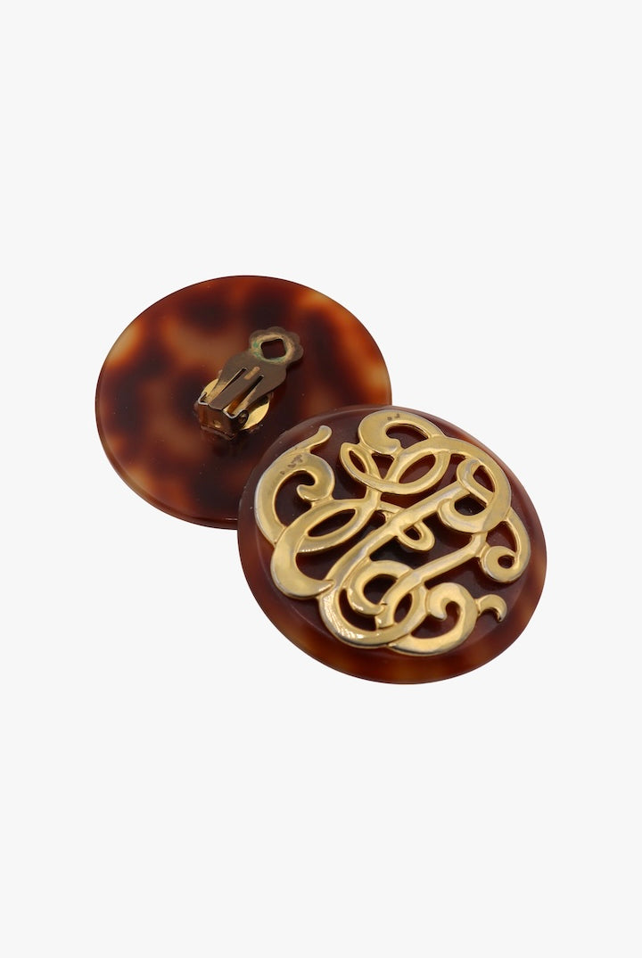 Boucles d'oreilles en écaille et détail de monogramme en doré - clip