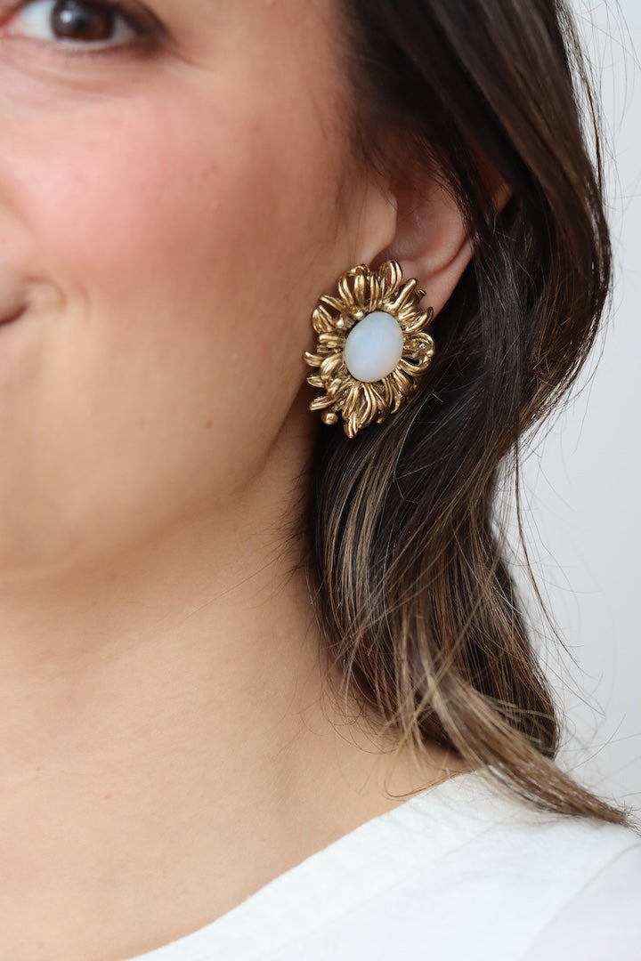 Boucles d'oreilles Soleil Doré centre perles nacrée Oscar de La renta - Vintage