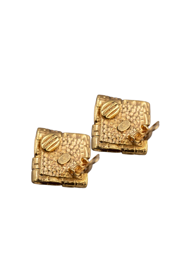 Boucles d'oreilles carré signée chanel dorée losange monograme