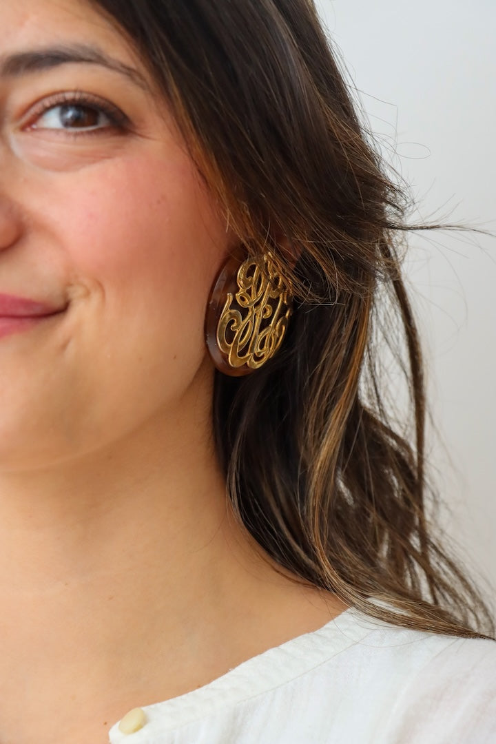 Boucles d'oreilles en couleur effet écaille et détail d'écriture doré - fermoir clip - vintage collection