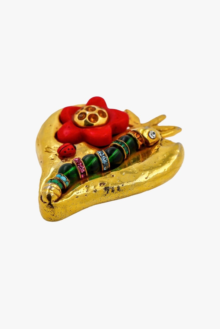 accessoire fantaisie broche du créateur Kallinger dorée et ornée de perles, rondelle de strass et couleurs