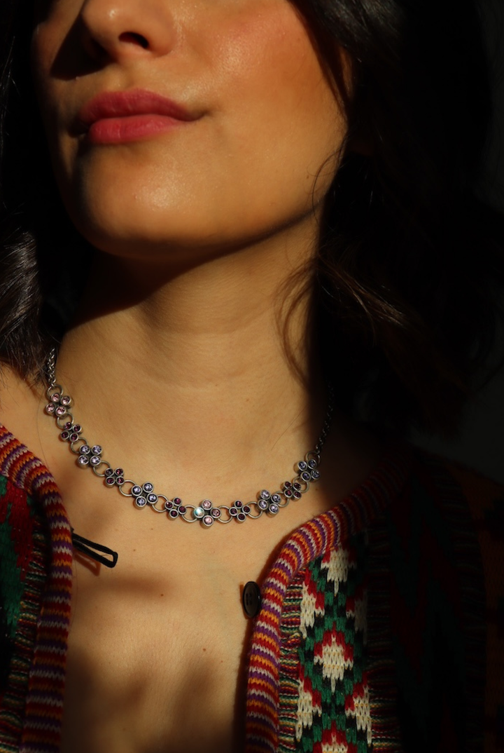 Collier fantaisie ras de cou strass fleur violet rose Bourdeau pastel chaîne argent silver