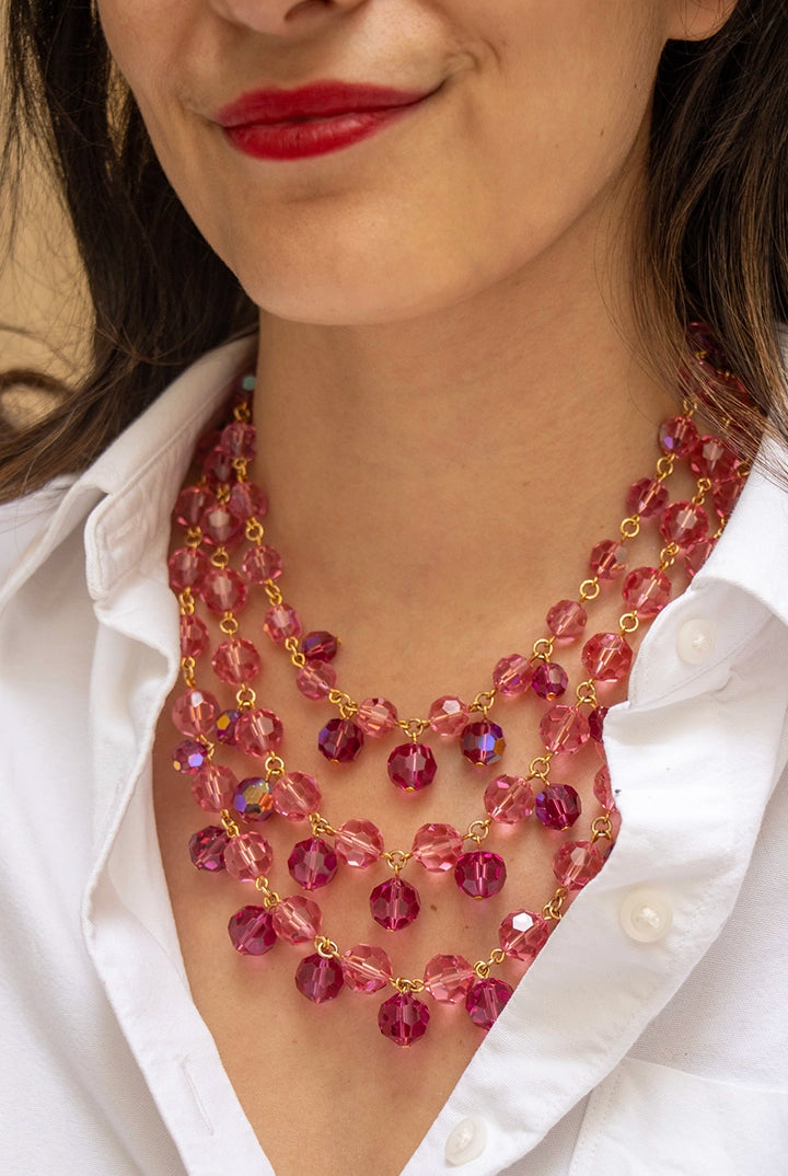 Bijou couture rose aux perles facettées aurore boréalis, raffinement et féminité, atelier Paris
