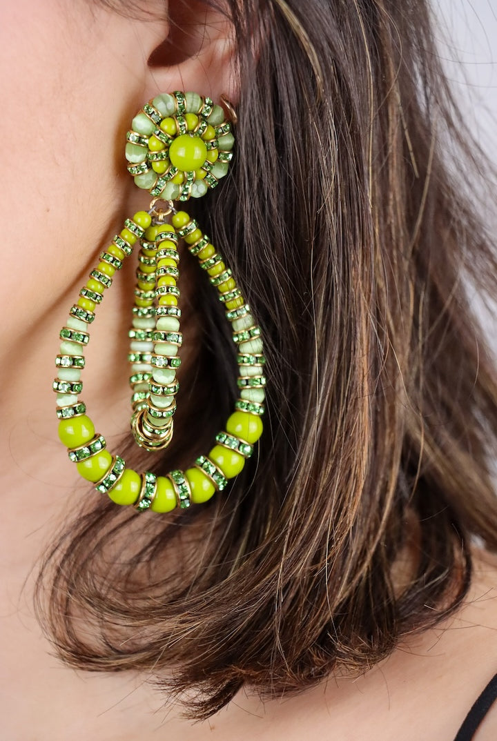 Paire de boucles d'oreilles femme XXL perles vert anis et rondelles de strass fermoir clip doré