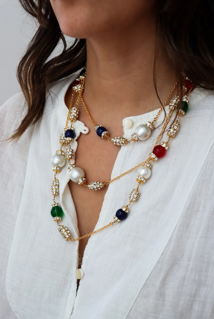 Sautoir en perles rouge bleu et vert et rondelle de strass doré et cristal - bijou fantaisie