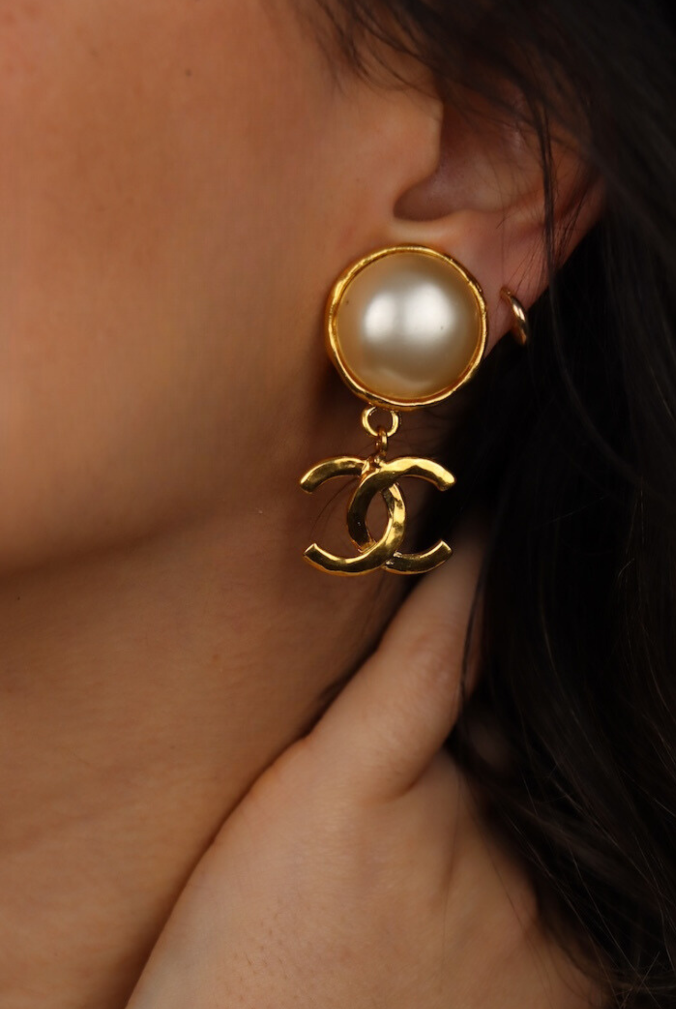 Boucles d'oreilles vintage pendante Chanel fermoir clip dorées