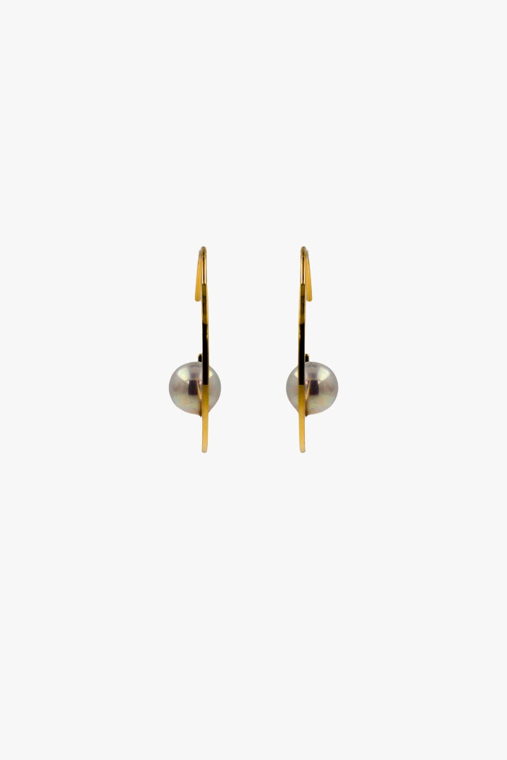 Paire de Créoles couleur métal doré fine oreilles percées et perles blanches fantaisie