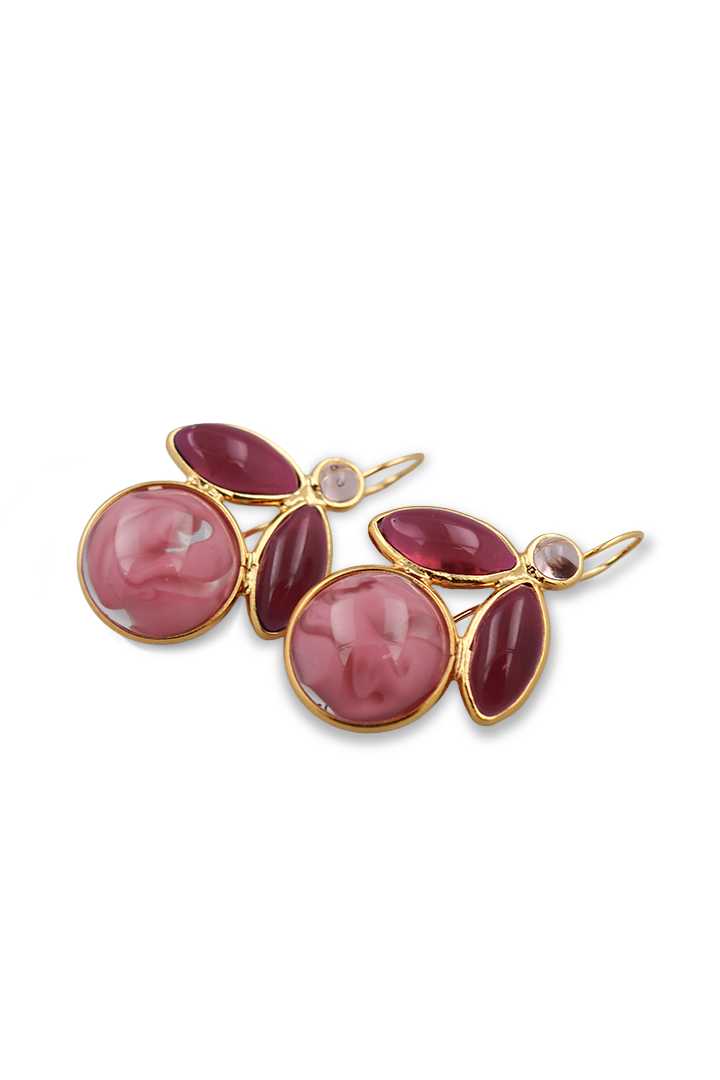 Boucles d'oreilles pâte de verre rose et métal dorée oreilles percées artisanat français