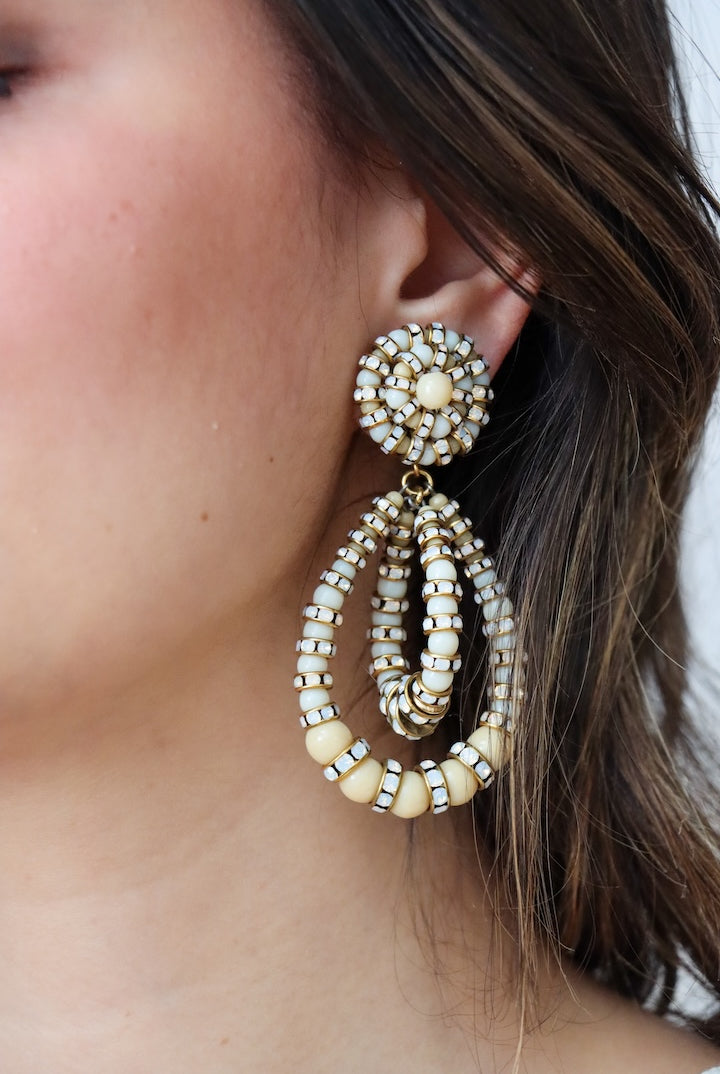 Boucles d'oreilles en rondelle de strass et en perles de la même couleur - opaline - bijou fait à la main en france