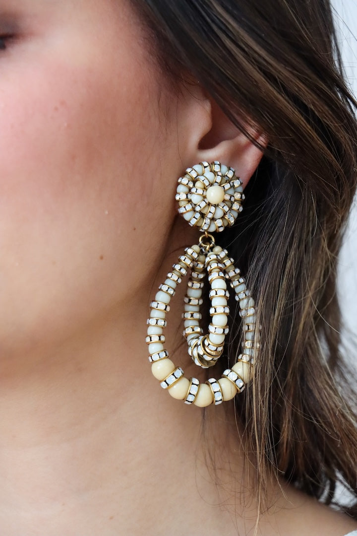 Boucles d'oreilles en rondelle de strass et en perles de la même couleur - opaline - bijou fait à la main en france