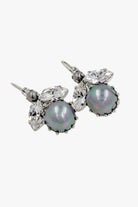 Boucle d'oreilles en forme d'abeille argenté et perle grise nacrée fantaisie - bijou fait main en france