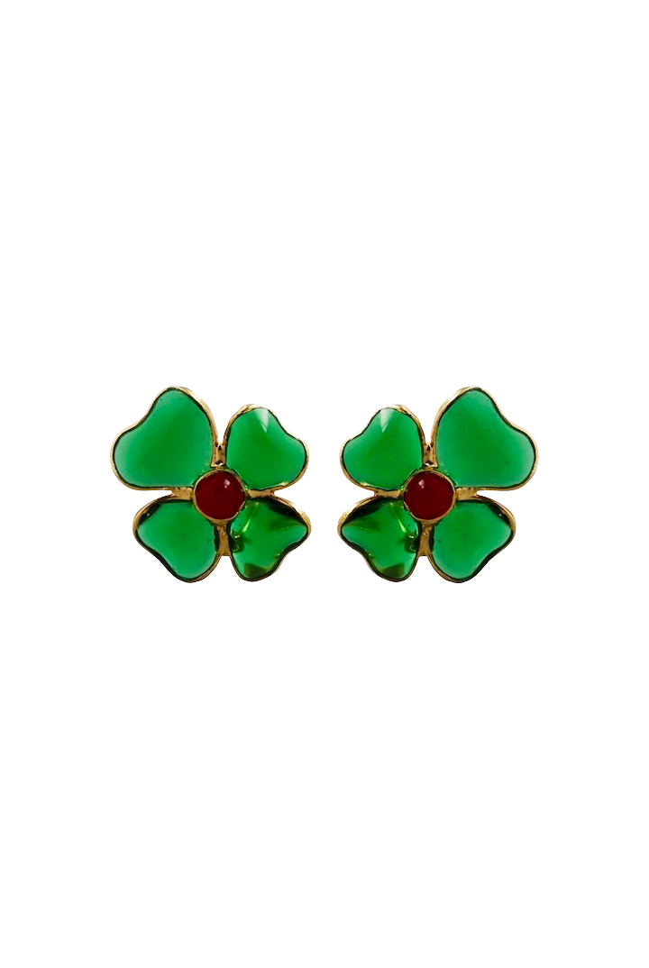 Boucles d'oreilles portée Amalfi pâte de verre emeraude transparent coulée flamme atelier Paris Françoise Montague