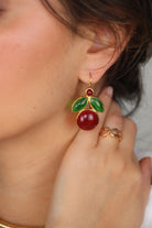 boucles d oreilles emma cerise pate de verre dormeuse.