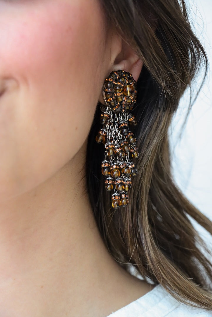 Paire de Boucles d'oreilles pendantes fermoir clip en perles et strass - couleur marron et nude