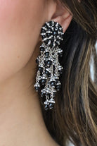 Paire de Boucles d'oreilles pendantes fermoir clip en perles et strass - couleur argentée et noir - Handmade