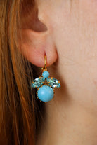 Boucles d'oreilles en forme d'abeille bleu turquoise cristal en perles détail dorée - bijou fait main parisien
