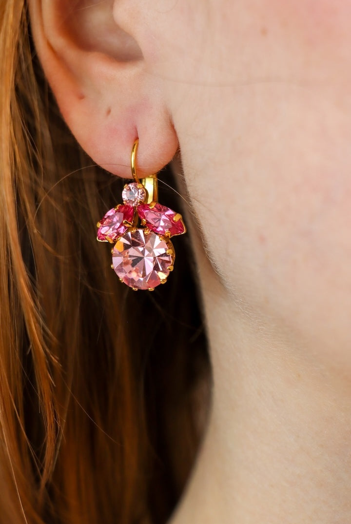 Boucles d'oreilles fantaisie abeille en strass rose barbie - bijou fait main à Paris