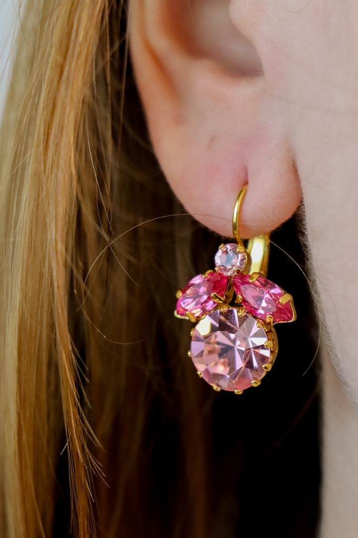 Boucles d'oreilles en dorme d'abeilles en strass rose barbie pastel - bijou fait main