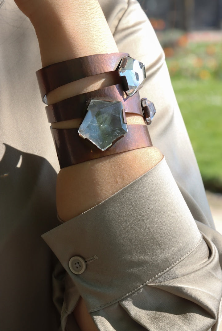 manchette vintage créateur Van Der Straeten strass et marron gros bracelet en métal