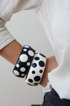 Bracelet Rafia et Bossa Paris blanc et Marine à poids