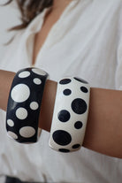 Bracelet fantaisie de luxe - signée rafia et bossa paris - Bleu marine et blanc à poids - accessoire de mode de luxe