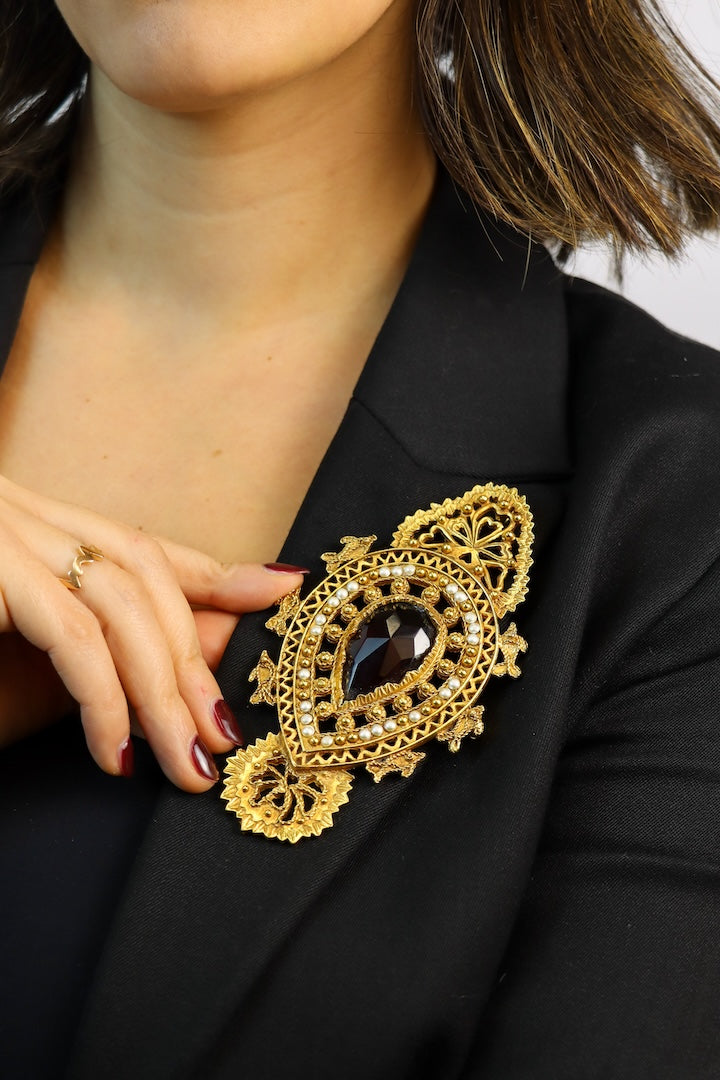 Grosse broche vintage avec détail centrale