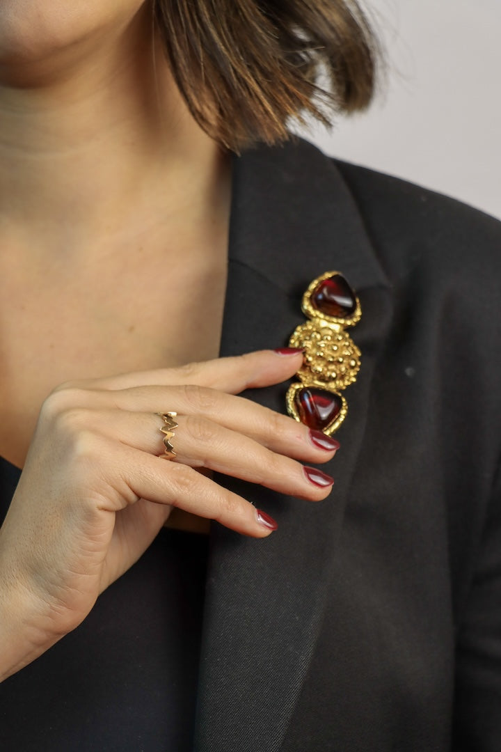 Petite broche dorée détail pâte de verre améthyste violet vintage fantaisie luxe