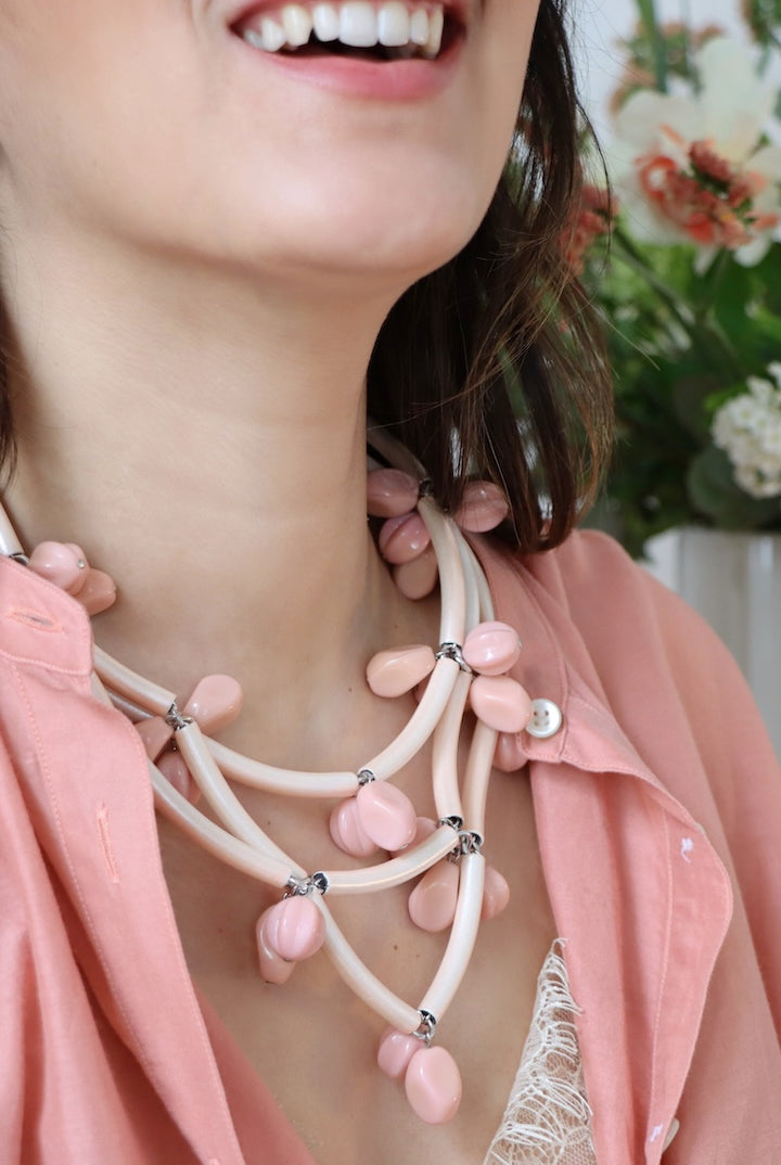 Collier Rose en perle et détail argenté - Françoise Montague