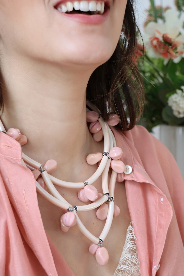 Collier Rose en perle et détail argenté - Françoise Montague