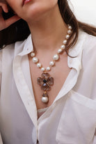 Collier de perles détail pendentif en pâte de verre gris fumé - Françoise Montague