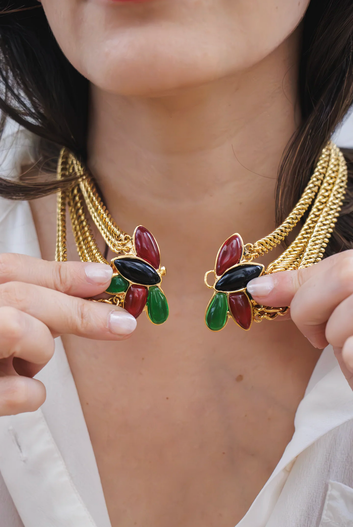 Collier Sakura, détail du fermoir en pâte de verre face à face, création Françoise Montague Paris