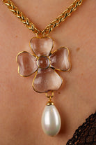 Collier pendentif en pâte de verre motif trèfle à quatre feuille cristal transparent chaîne dorée made in France