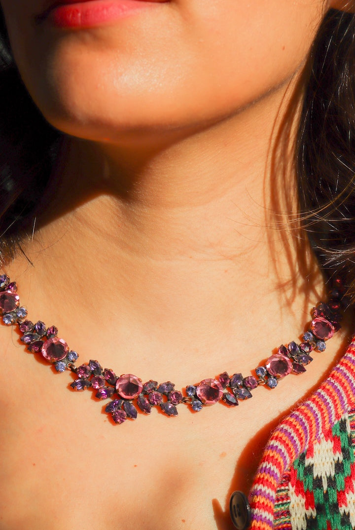 Collier femme vintage en strass violet et rose