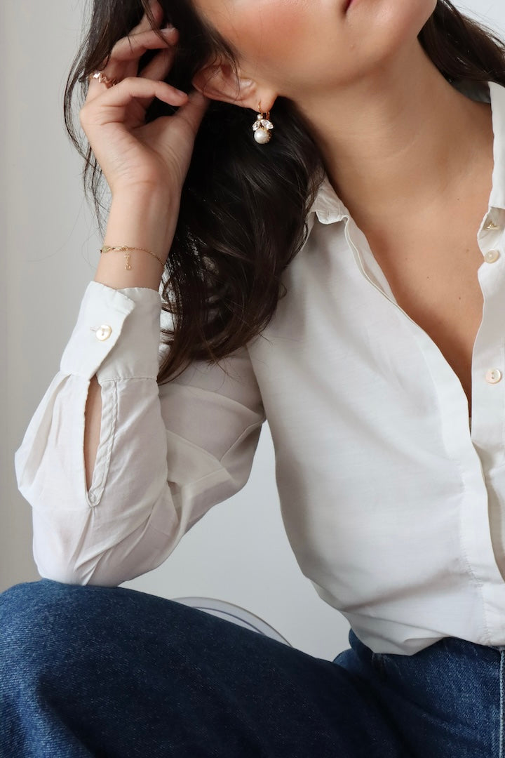 Artisanat français Boucles d'oreilles d'abeilles strass et perles blanches et détail dorée bijou fait main