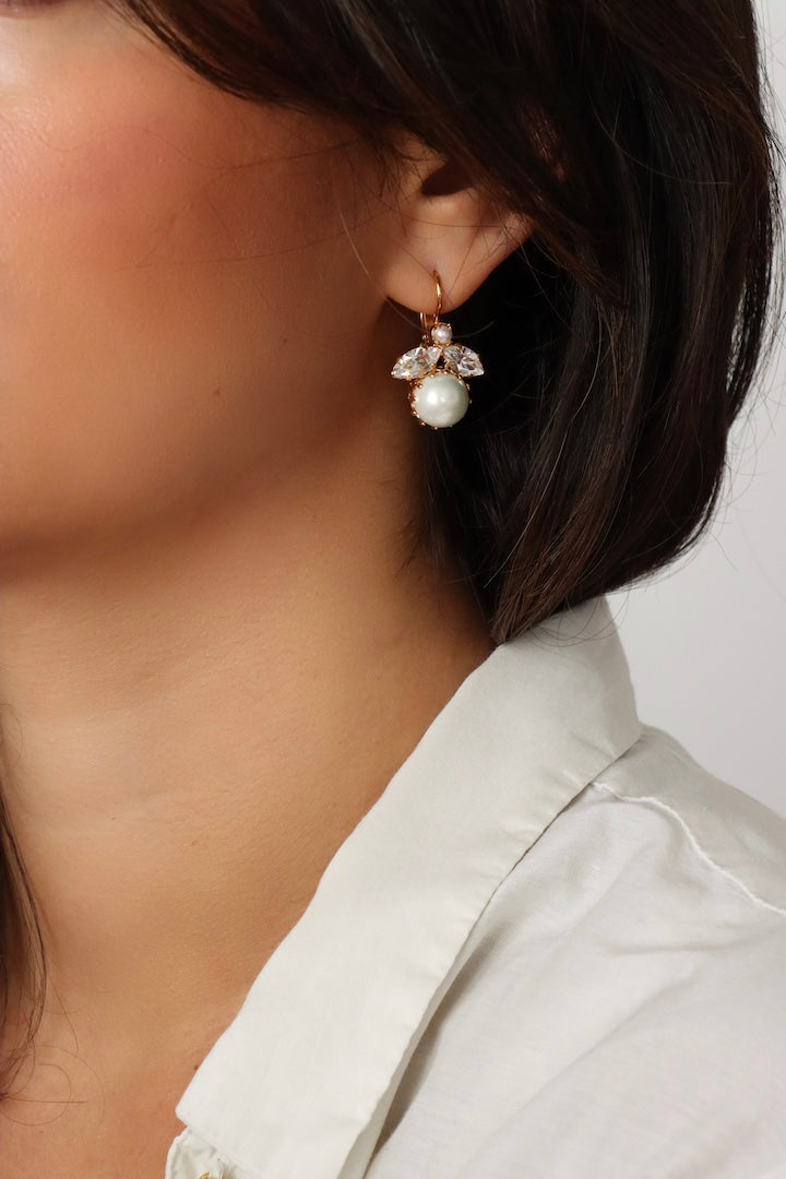 Paire de Boucles d'oreilles d'abeilles perles blanches et détail dorée bijou fait main