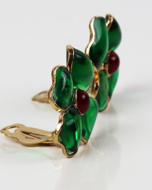 Boucles d'oreilles femme  pâte de verre vert émeraude centre rouge rubis fermoir clip doré