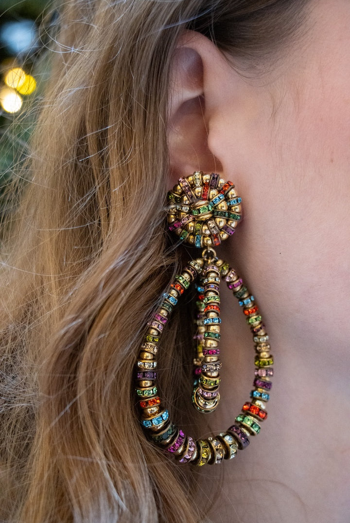 Boucles d'oreilles en perles dorée et en rondelle de strass multicolore rose vert jaune violet cristal