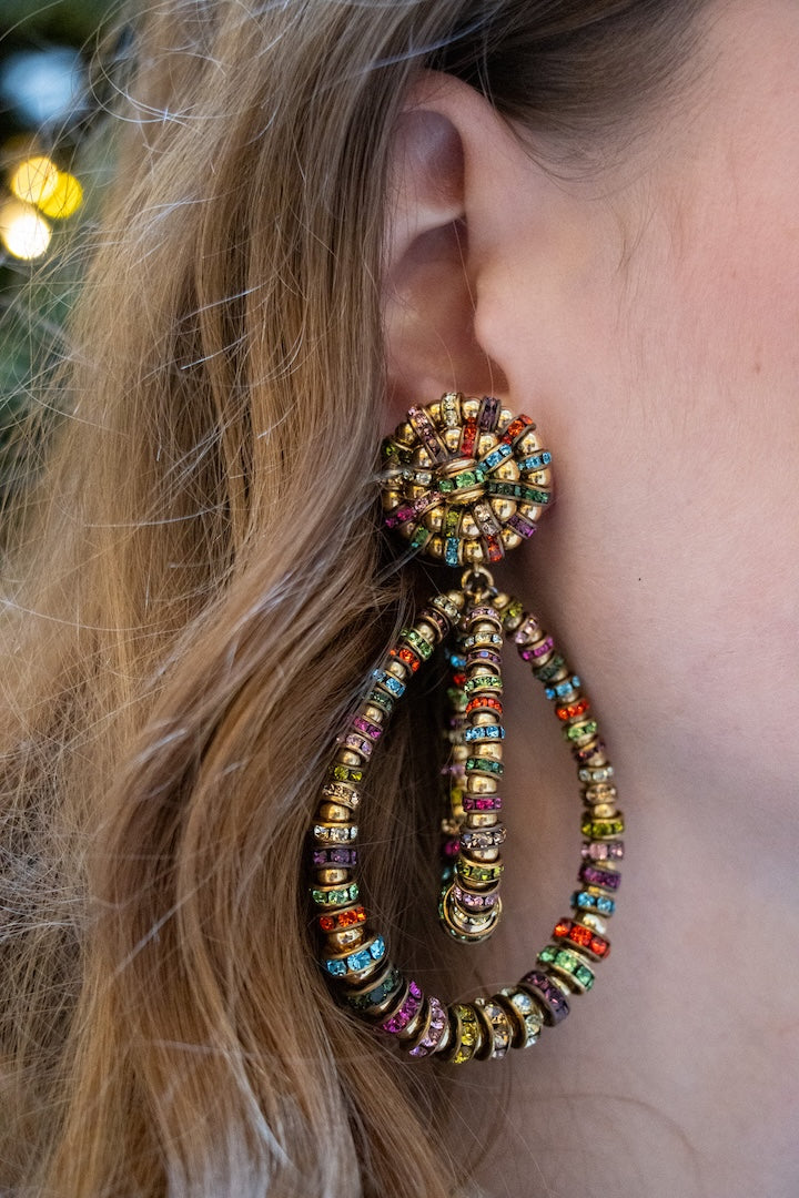 Boucles d'oreilles en perles dorée et en rondelle de strass multicolore rose vert jaune violet cristal