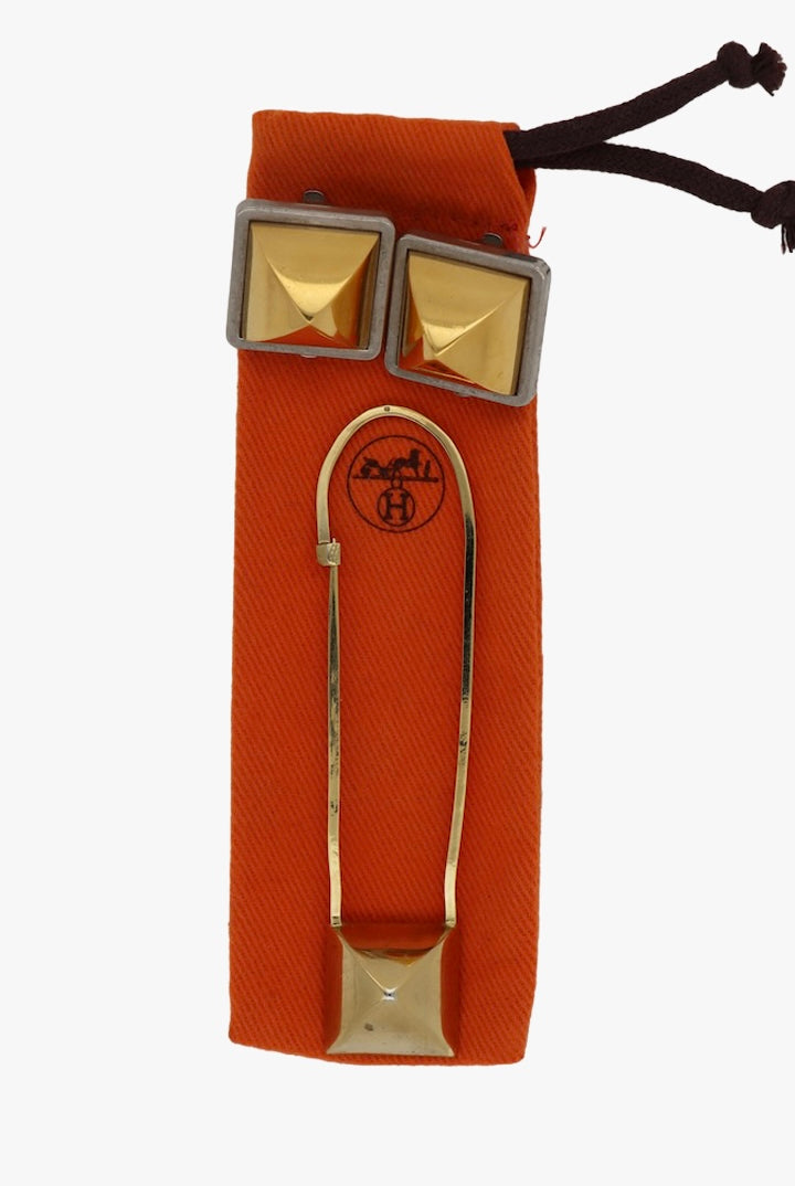 Set de boucles d'oreilles et de broche dorée de la marque hermès vintage