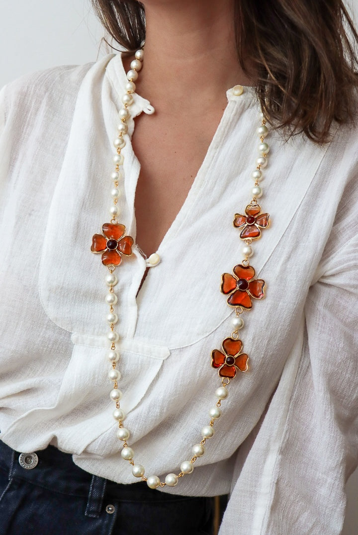 Sautoir avec quatre motifs trèfle à quatre feuilles en pâte de verre fait à la main en France