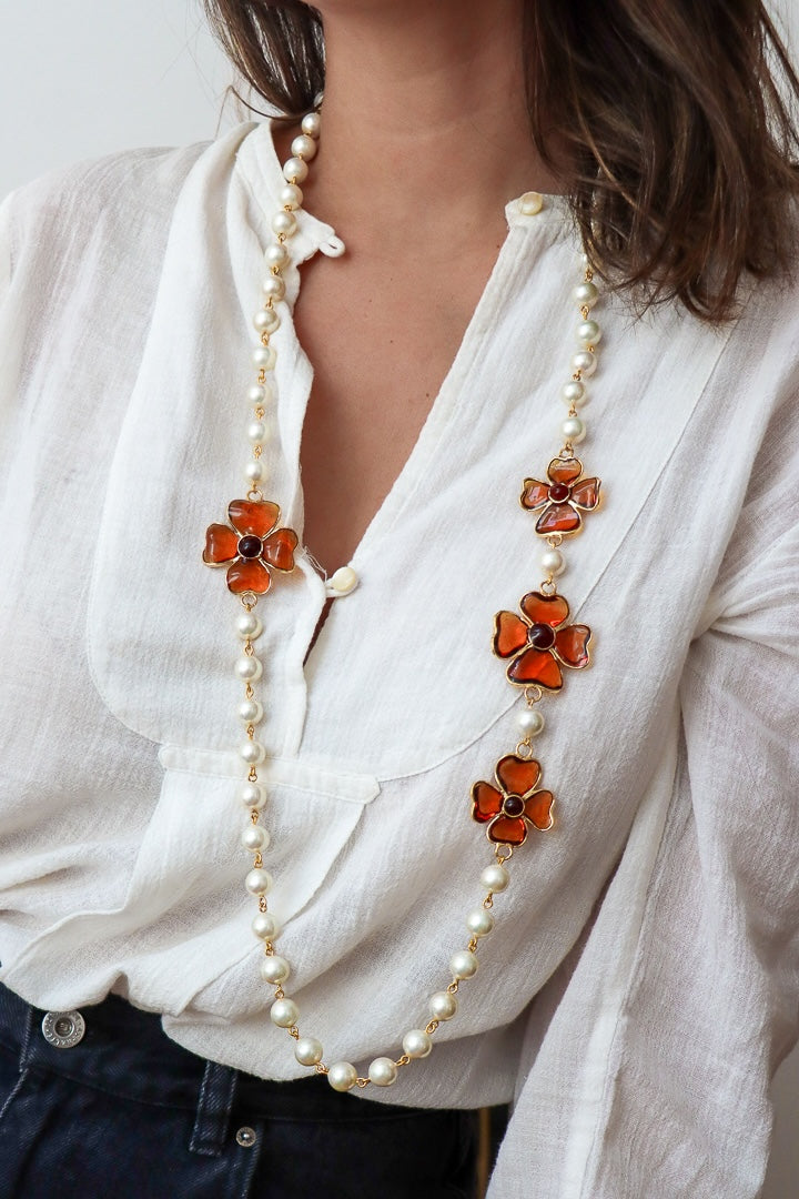 Sautoir avec quatre motifs trèfle à quatre feuilles en pâte de verre fait à la main en France