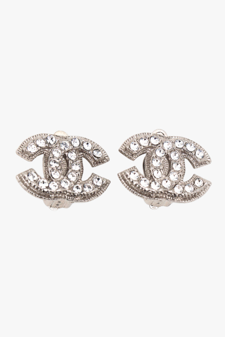 Boucles d'oreilles Chanel vintage argentée détail strass fermoir clip femme 
